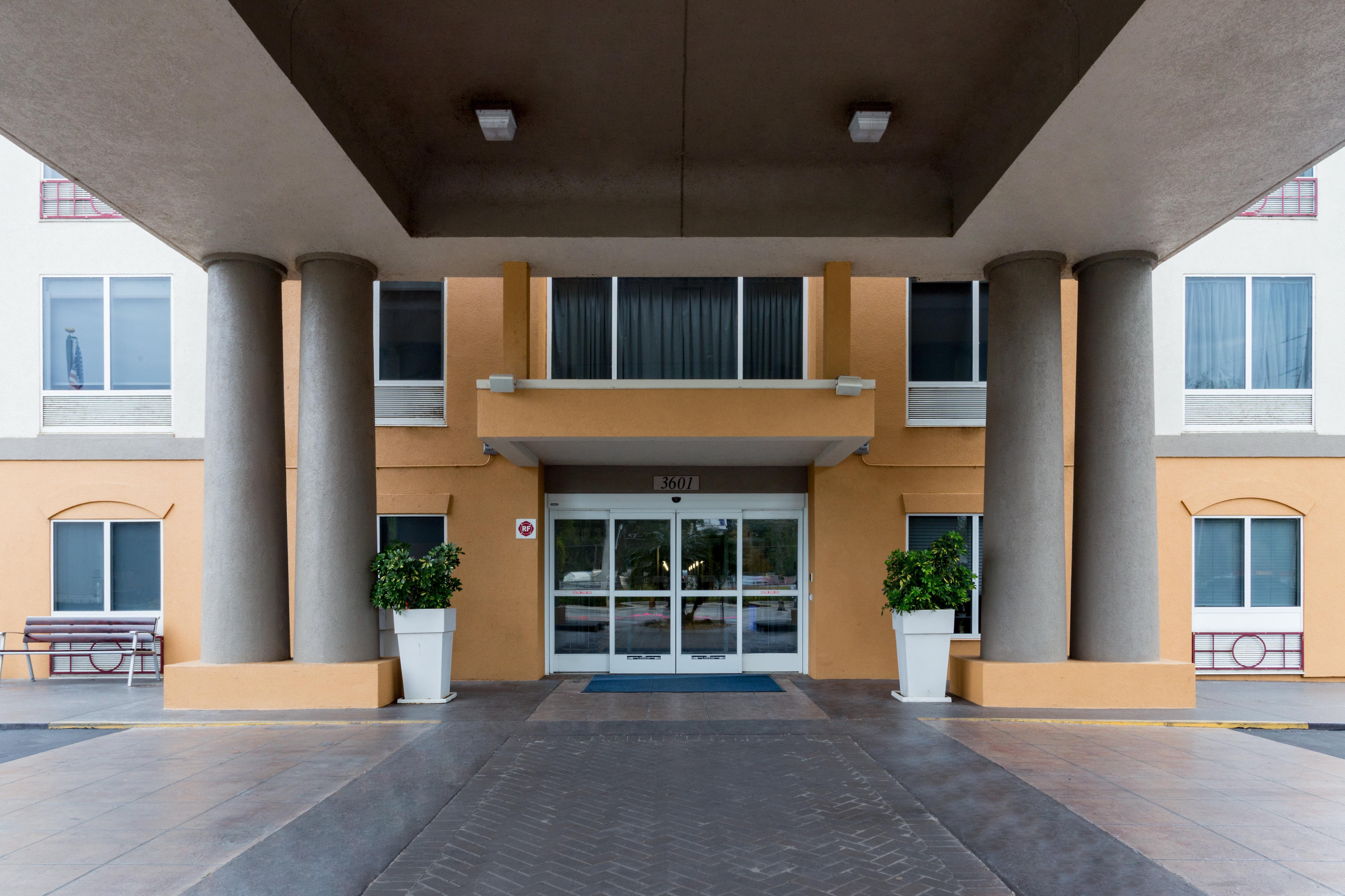 Holiday Inn Express & Suites Tavares By Ihg Exterior photo