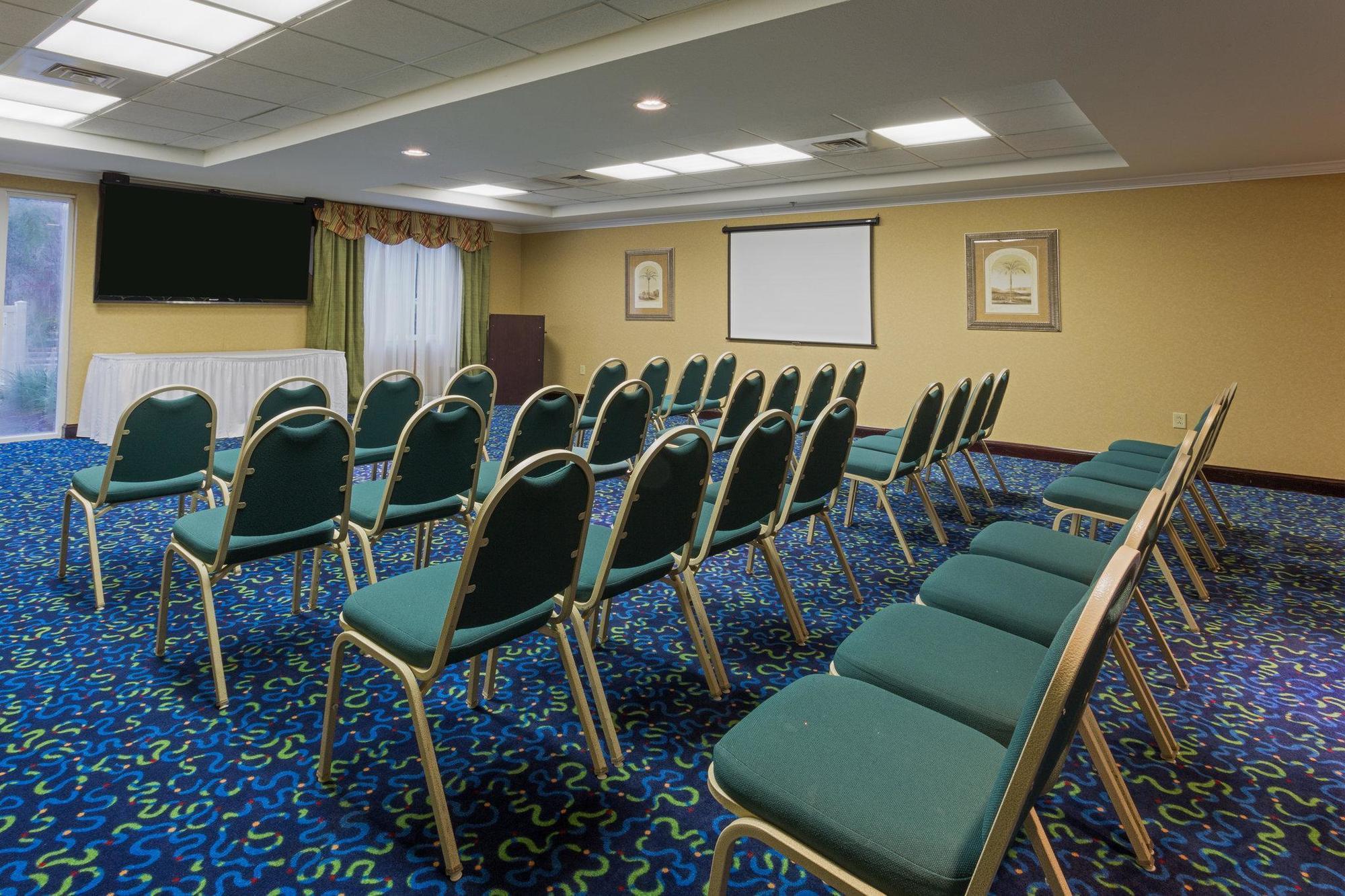 Holiday Inn Express & Suites Tavares By Ihg Exterior photo