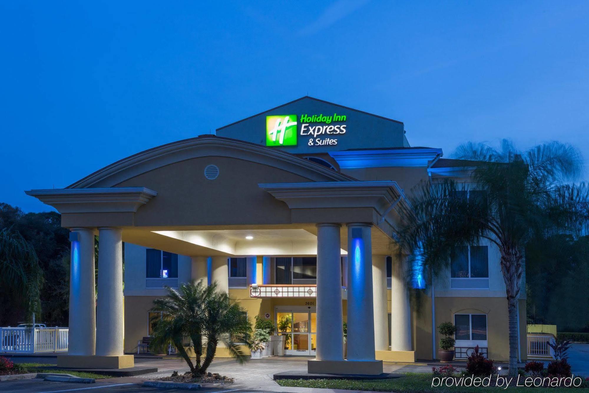 Holiday Inn Express & Suites Tavares By Ihg Exterior photo