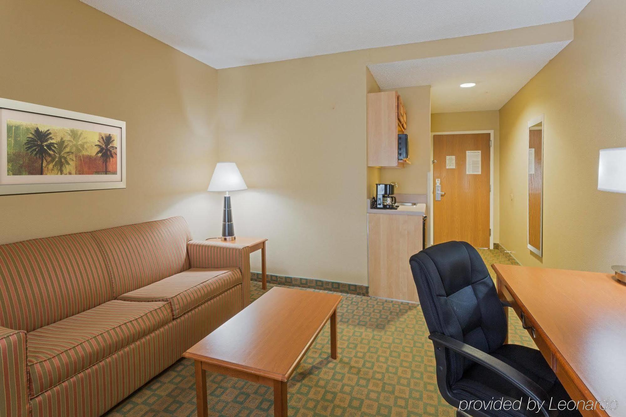 Holiday Inn Express & Suites Tavares By Ihg Exterior photo